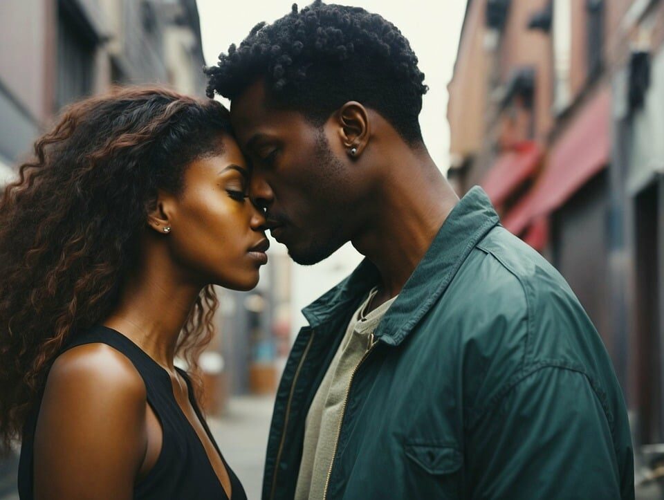 Une femme et un homme noir pour des rencontres en ligne